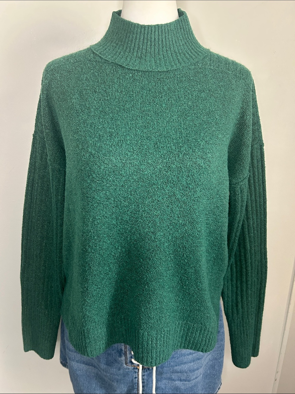 SO Green Mock Neck Marled Knit Green Ribbed Sleeves Textured Sweater